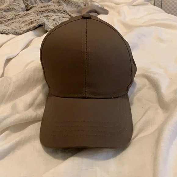 Green baseball cap - Picture 1 of 3